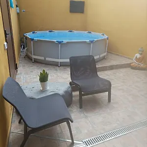 https://tradicional-casa-canaria-con-piscina-y-vistas-al-teide.tenerifehoteles.net
